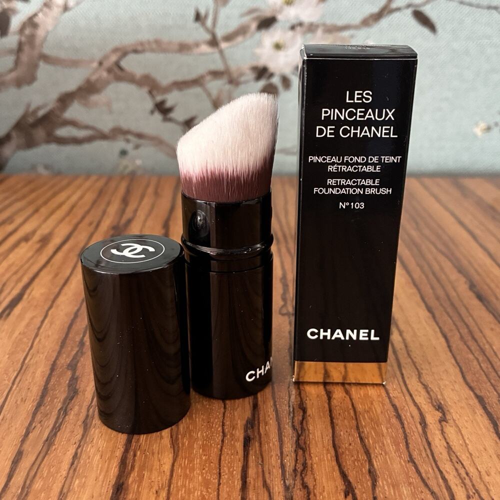 Chanel Les Pinceaux De Chanel Retractable Foundation Brush No 103